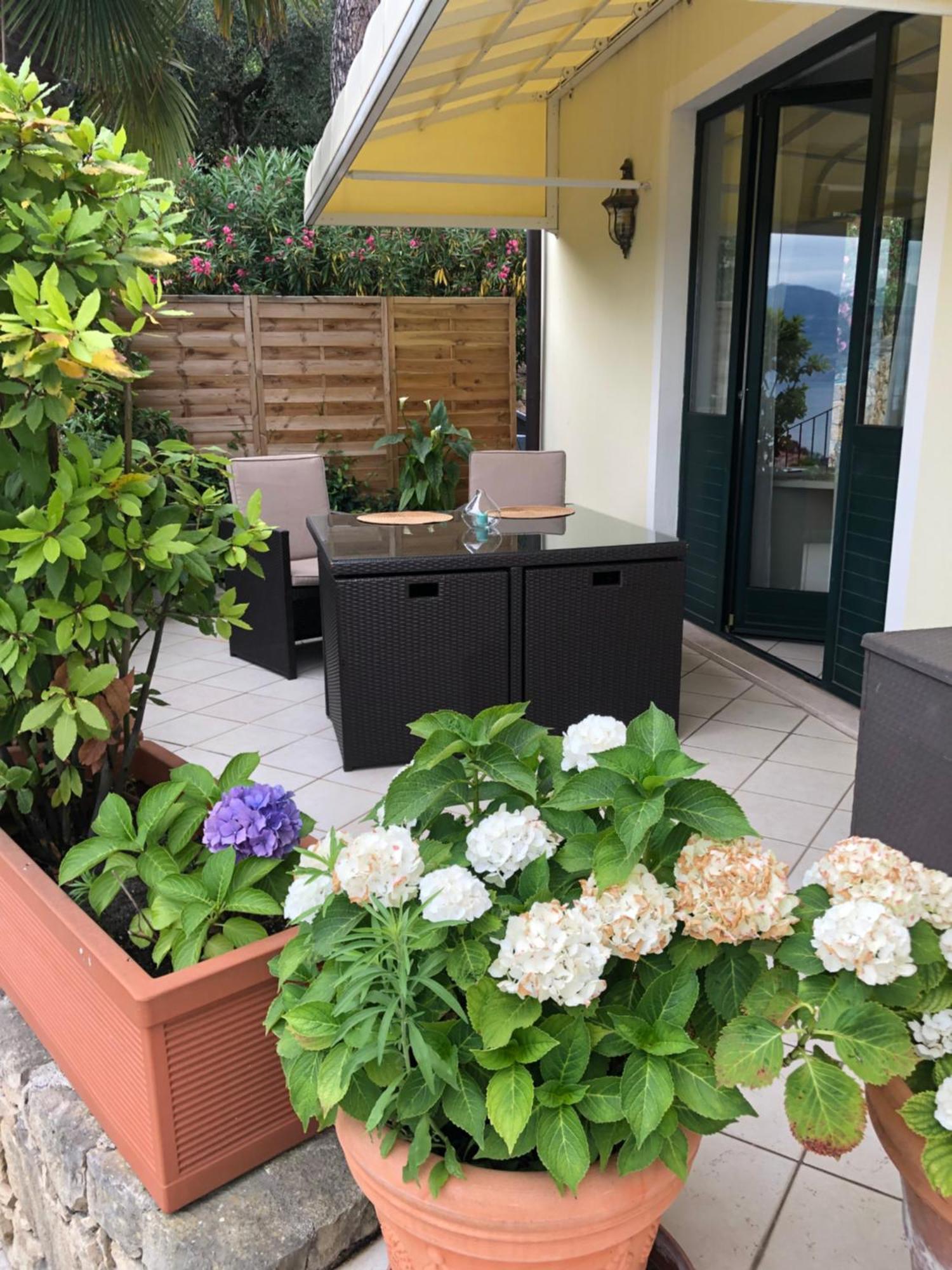 Appartamento La Perla Torri Del Benaco Exterior foto