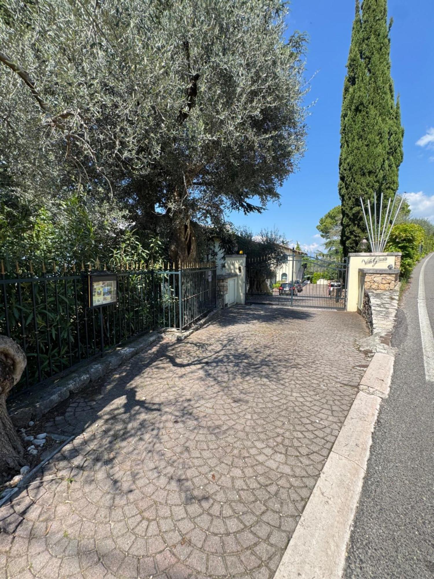 Appartamento La Perla Torri Del Benaco Exterior foto