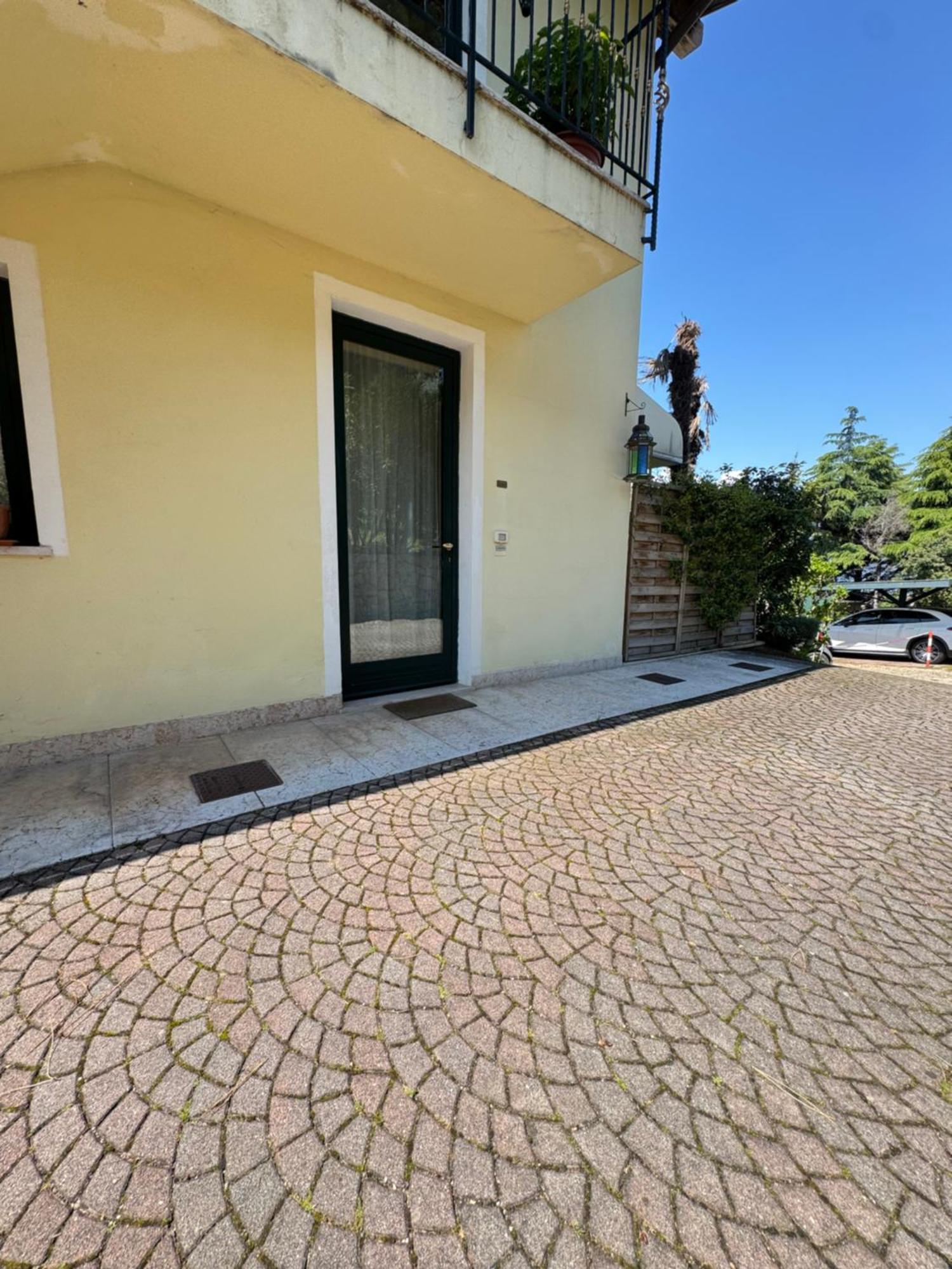 Appartamento La Perla Torri Del Benaco Exterior foto